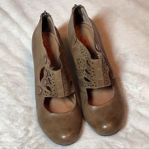 Miz Mooz "Sharon" Distressed Perforated Pump